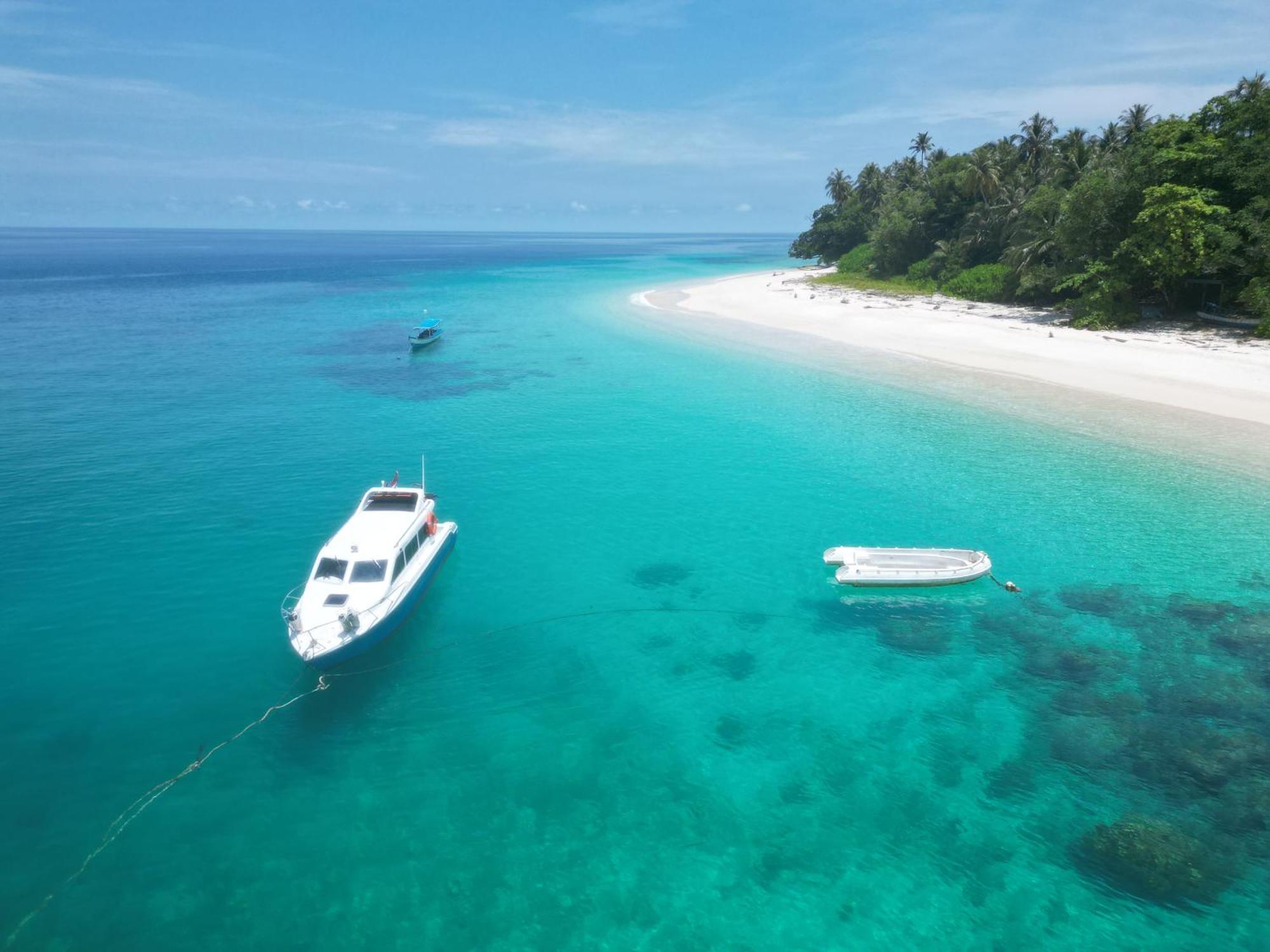 Pinang Island - Private Island Sea View Bungalows Singkil  Zewnętrze zdjęcie