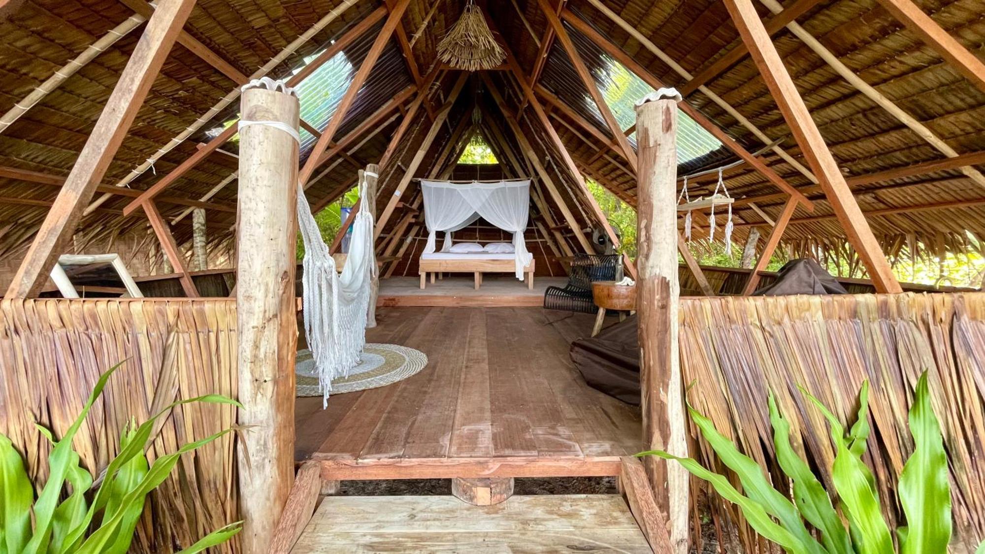 Pinang Island - Private Island Sea View Bungalows Singkil  Pokój zdjęcie