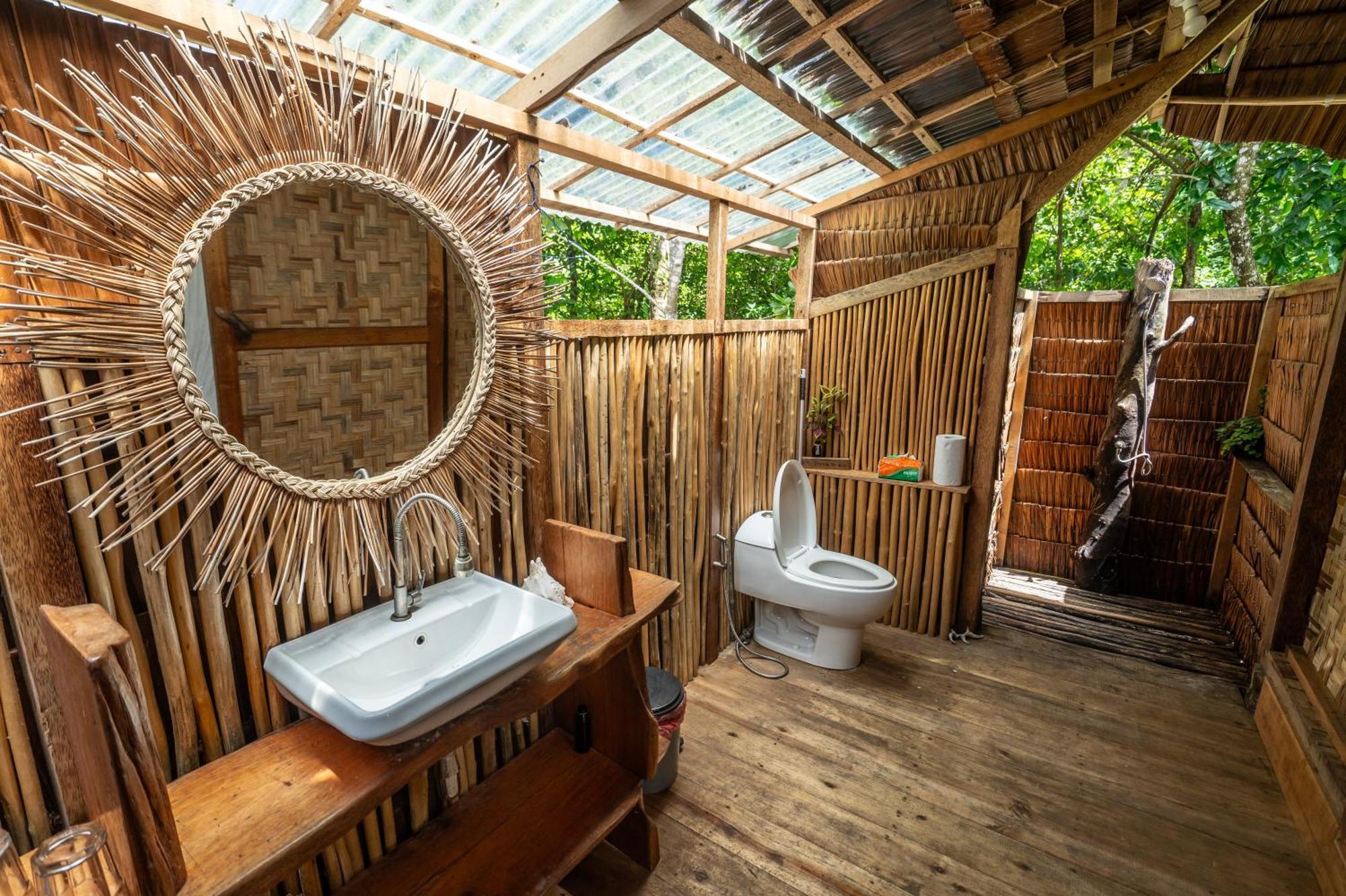 Pinang Island - Private Island Sea View Bungalows Singkil  Zewnętrze zdjęcie